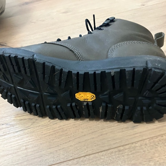 Danner Women’s Olive Leather Boots - Picture 2 of 12